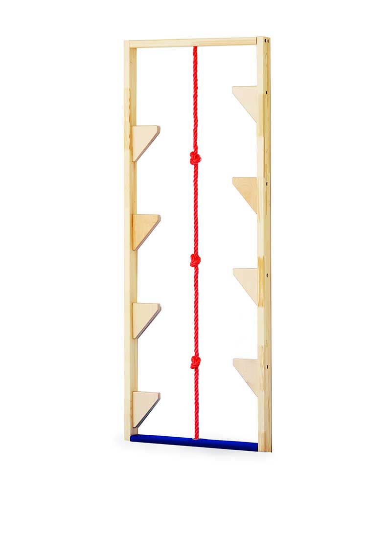 Élément unique de mur sur pilotis avec corde d'escalade