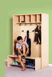 Korpusgarderobe mit einschiebbarer Bank für 5 Kinder