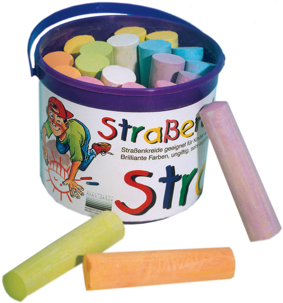 Straßenmalkreide im Eimer