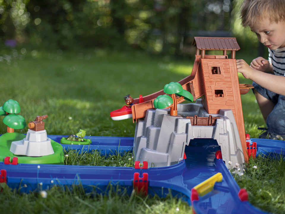 BIG Waterplay Wasserbahn Adventure mit spielendem kind
