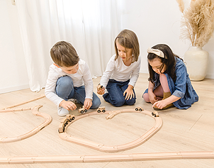 Wooden railway set, 64 pieces.