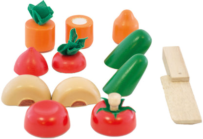 Gemüse zum Schneiden mit Holzmesser und Steige