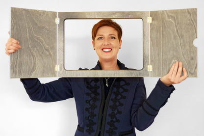 Kamishibai avec insertion latérale et panneau arrière ouvert