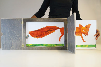 Kamishibai avec insertion latérale et panneau arrière ouvert