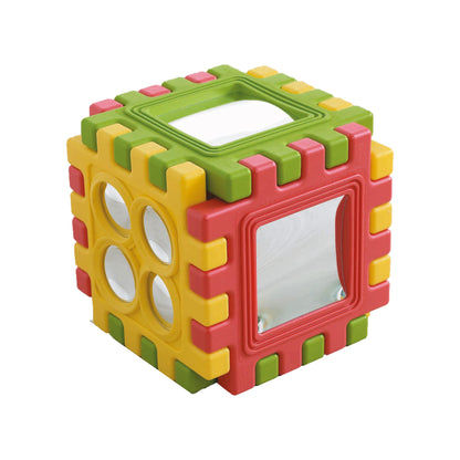 Hier sehen Sie die steckbaren Würfelelemente mit den Spiegeln.