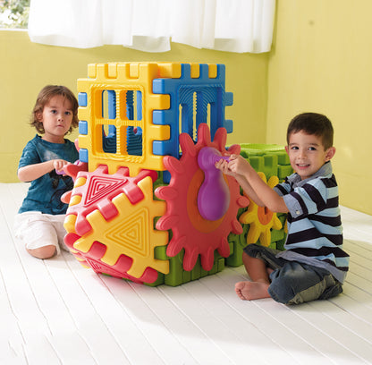 Kreative Steckelemente von we blocks warauf Kinder gerade spielen