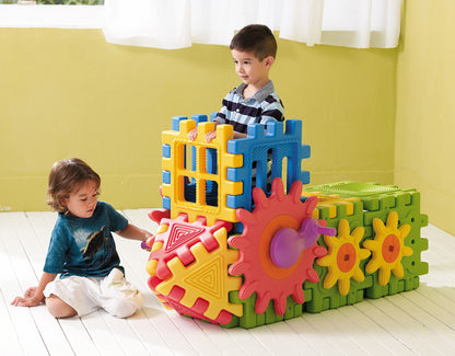 Kreative Steckelemente von we blocks womit Kinder gerade spielen