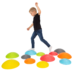 Galets empilables en EPP, disponibles en deux tailles (Ø 21 et Ø 31 cm) et en 6 couleurs. 