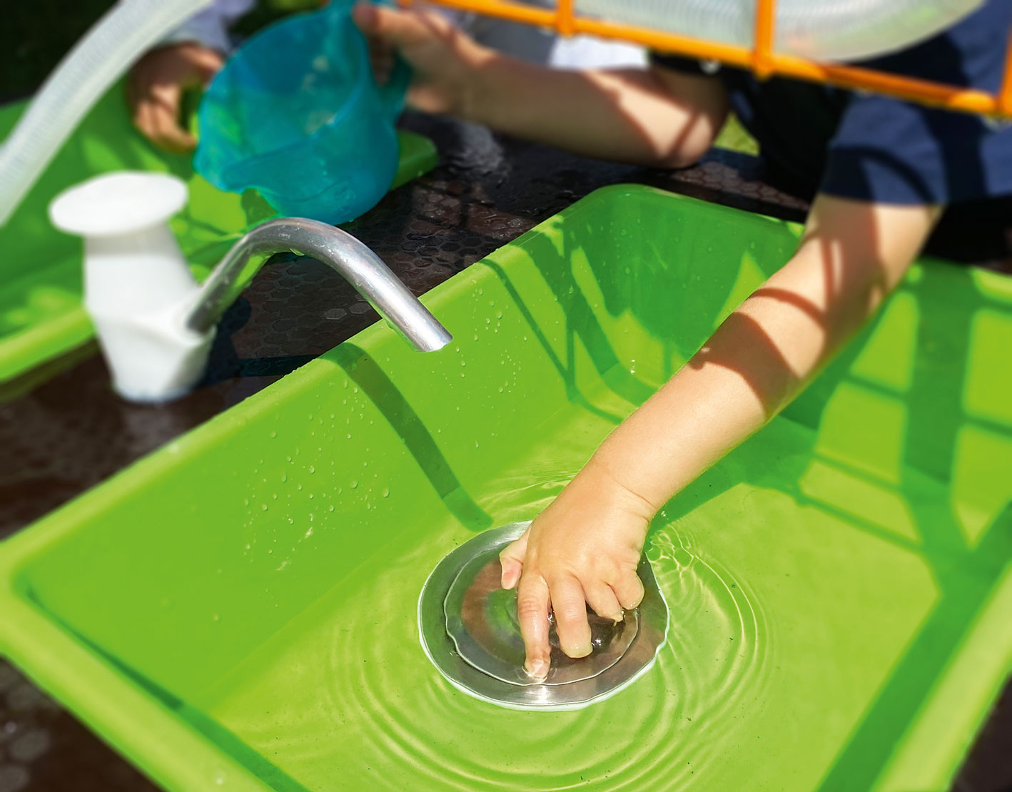 Table d'eau mobile, 2 bacs, mur et pompe