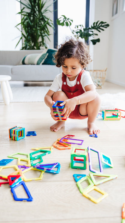 GeoSmart Educational Set Deluxe magnetic 205 pieces.