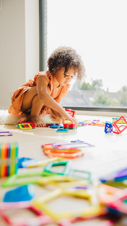 GeoSmart Educational Set Deluxe magnetic 205 pieces.