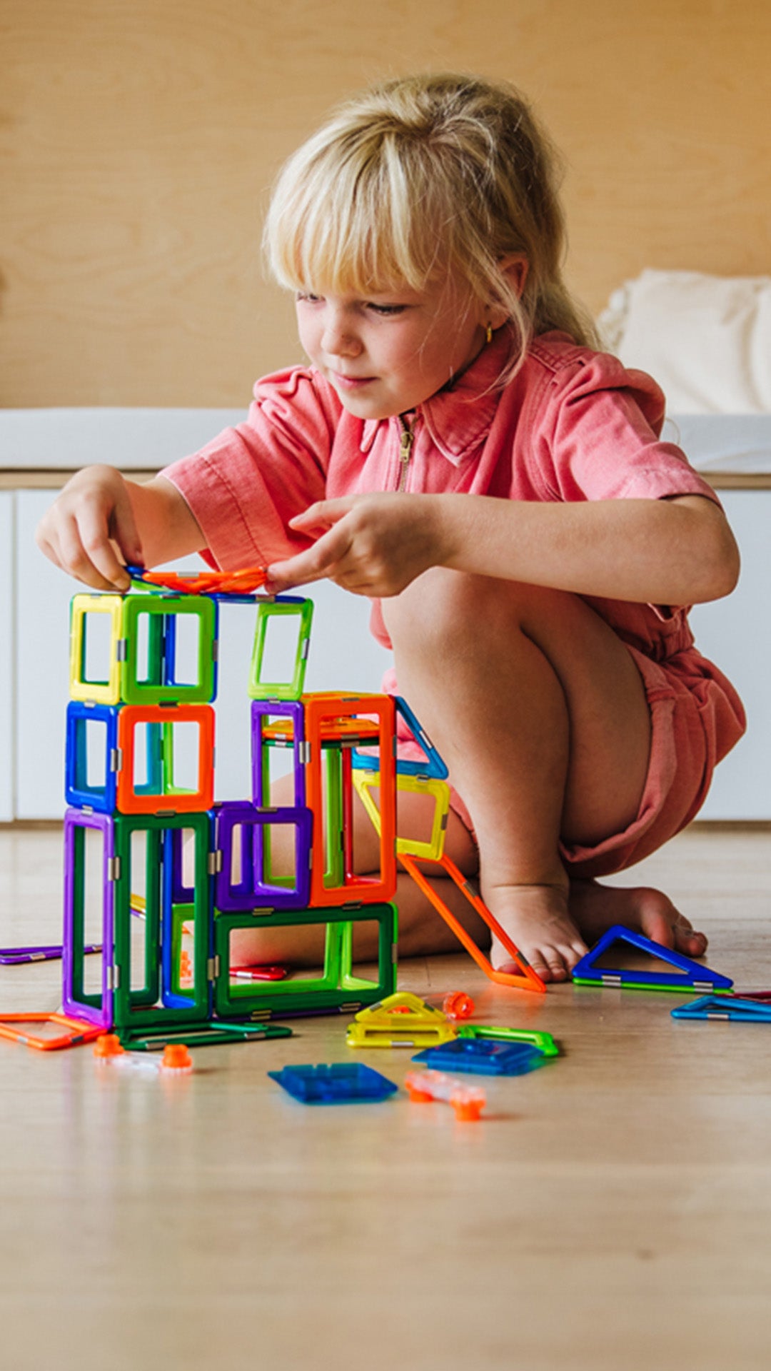 GeoSmart Educational Set Deluxe magnetic 205 pieces.