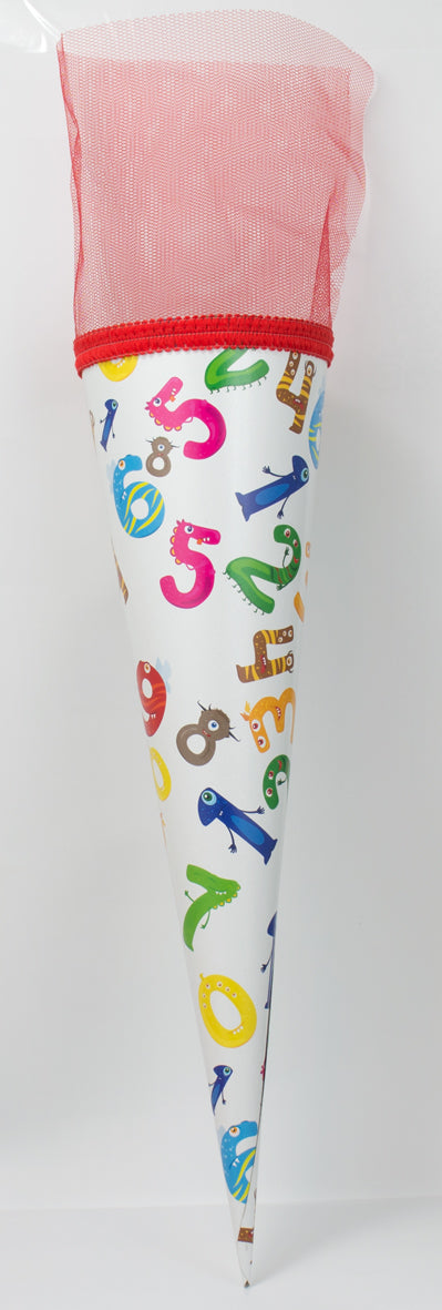 Schultüte aus Karton gefüllt