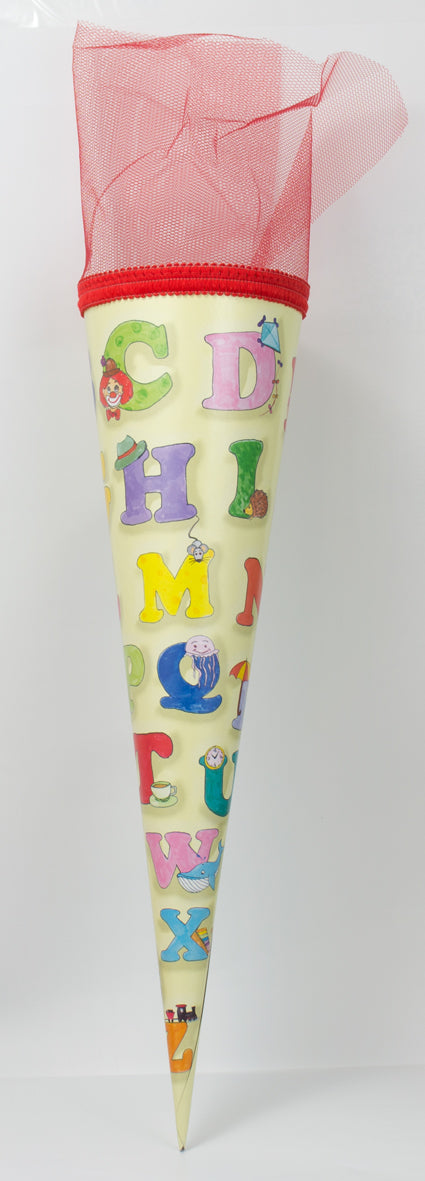 Schultüte aus Karton gefüllt