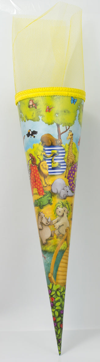 Schultüte aus Karton gefüllt