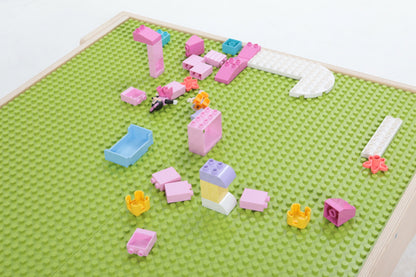 Bausteintisch mit Noppenplatte für Steckbausteine