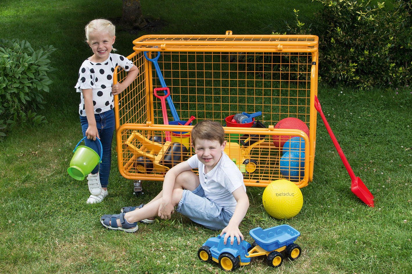 Transport trolley with pinch protection - lockable