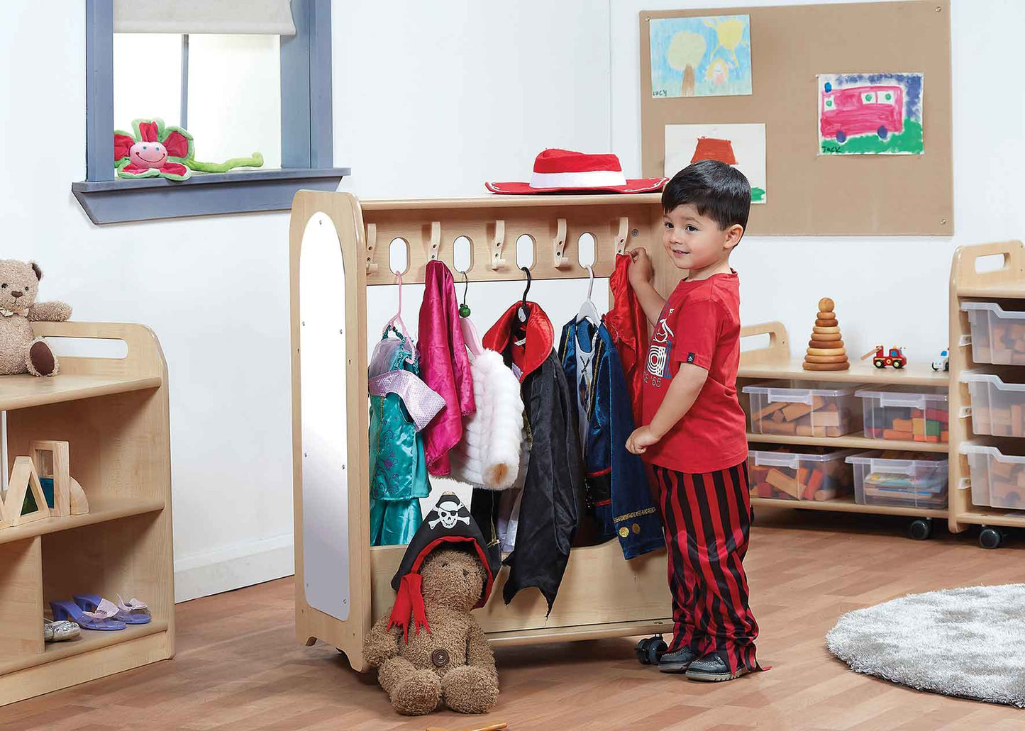 Kostümwagen mit Spiegel und Haken