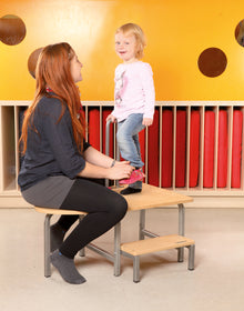 Anziehhilfe Podest mit Festhaltegriff