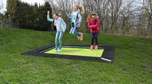 Spielplatz-Trampolin 2012, 200 x 250 cm