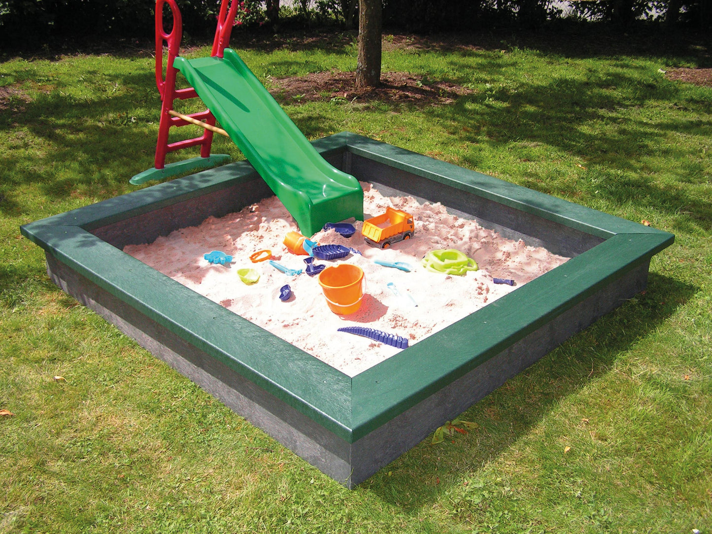 Sandkasten Sahara 300 x 300 cm aus Recyclingkunststoff