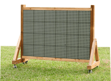 Doppelseitige Wandspielplatte freistehend Outdoor  136 x 102 x 58 cm aus wetterfestem HDPE-Kunststoff im Holzrahmen