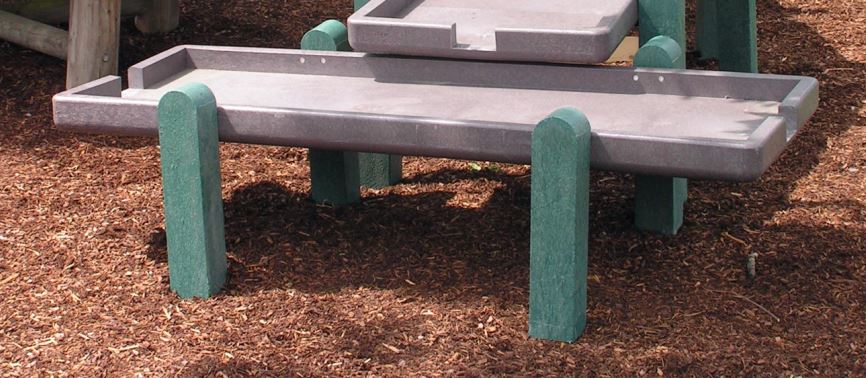 Abschlusstisch für Wasseranlage aus Recyclingmaterial