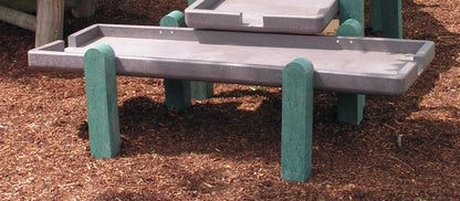 Abschlusstisch für Wasseranlage aus Recyclingmaterial