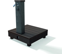 Pumpenpodest mit Pumpe für Wasseranlage aus Recyclingmaterial