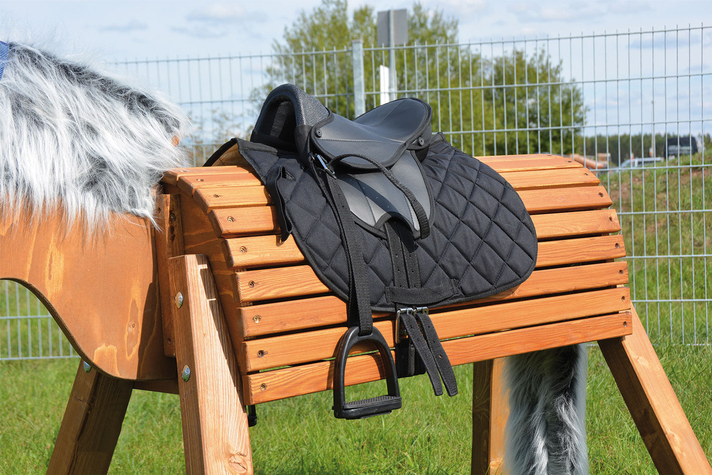 Sattel mit Steigbügel