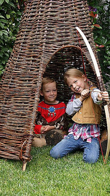 Weidentipi auf Stahlgestell