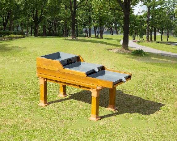 Outdoor table waterfall