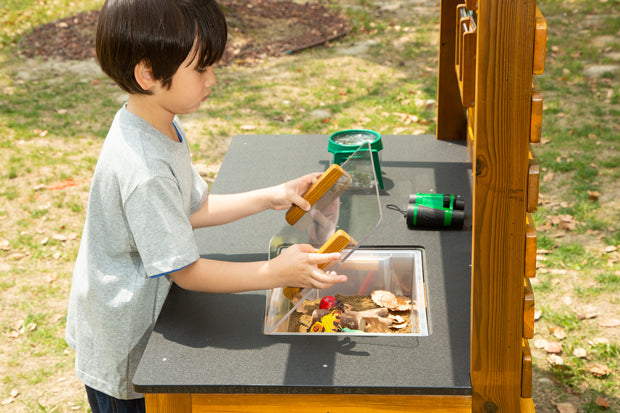 Outdoor discovery station with map set, viewing boxes, observation box, pliers, net, magnifying box and much more.