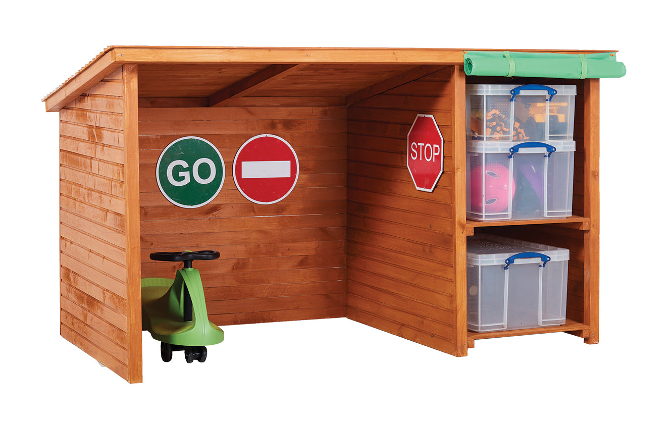 Garage für Fahrzeuge und Gartenmaterial mit Rollo am Seitenfach