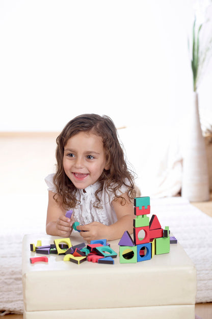 Blocs de construction magnétiques, 81 pièces.