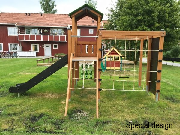 Spielburg mit Rutsche