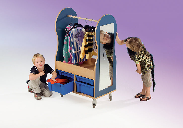 Kostüm- und Umkleidewagen mit Boxen, Spiegel und Kleiderstange