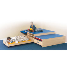 Podest mit Auszugsbett und Liegepolsterfach