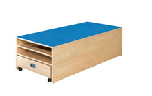 Podest für 3 Liegepolster und Auszugbrett