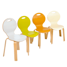 Chaise PEARL avec coque d'assise colorée