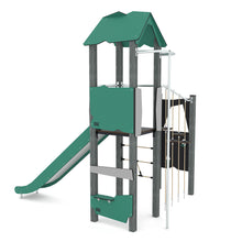 Große Kletteranlage recycelt mit Rutsche, Kletterbrett und Feuerwehrstange